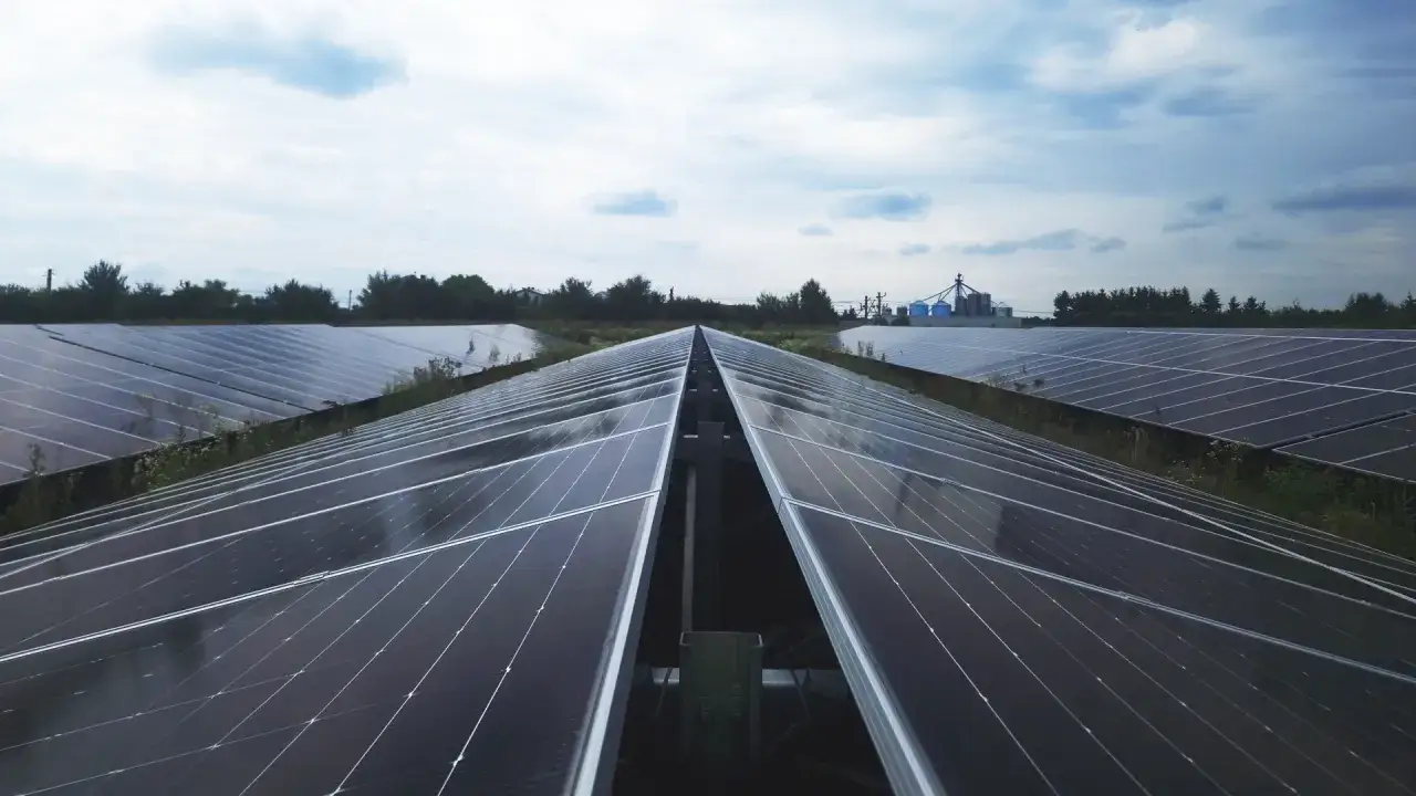 Zdjęcie Rewolucja na rynku magazynów energii: spadki cen i innowacje